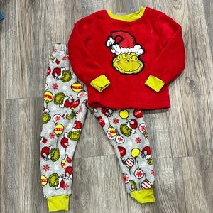 🦄5/25 Fuzzy Grinch Pjs